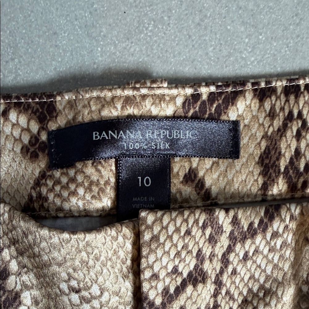 100% Silk Banana Republic Beige Snake-Print Cropped Pants (& matching belt!!) - Picture 2 of 4